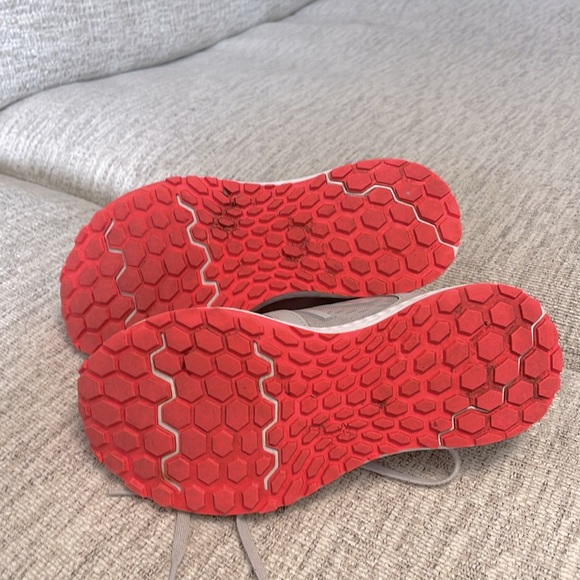 New balance. Size 9.. woman.. - Picture 6 of 7